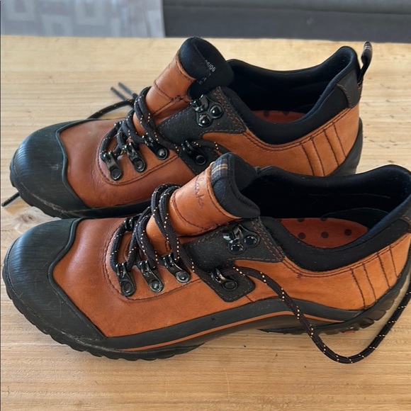 Clarks Brown and Black Athletic Shoes with Sturdy Rubber Sole - Picture 4 of 10